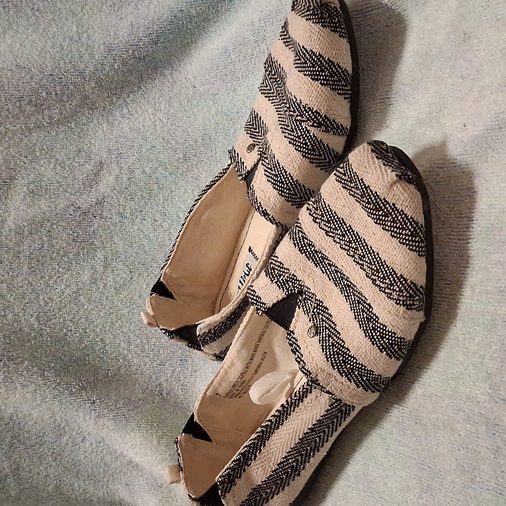 Slip-On Canvas Sneakers from Mad Love.  Size 7